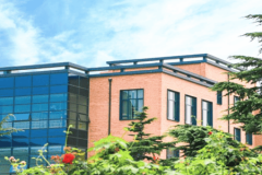 <b>业生正在及周边制制业、电子消息业就业</b>