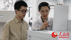 <b>操做焊接设备精准走位</b>